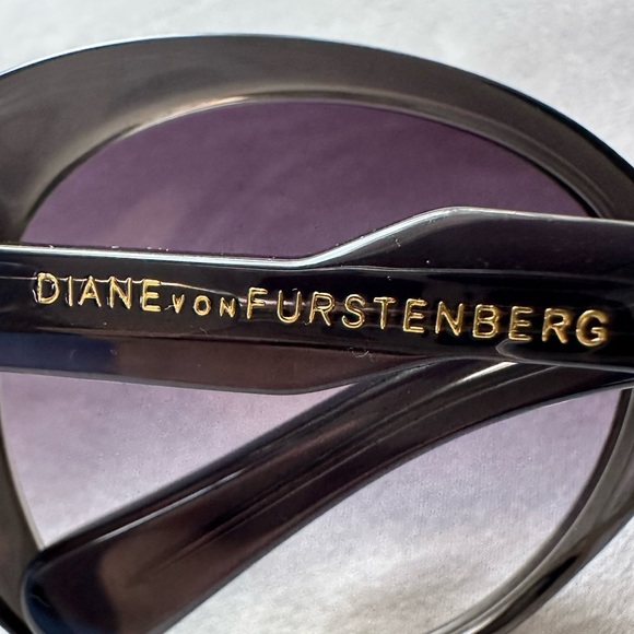 DVF Sunglasses - Picture 9 of 9